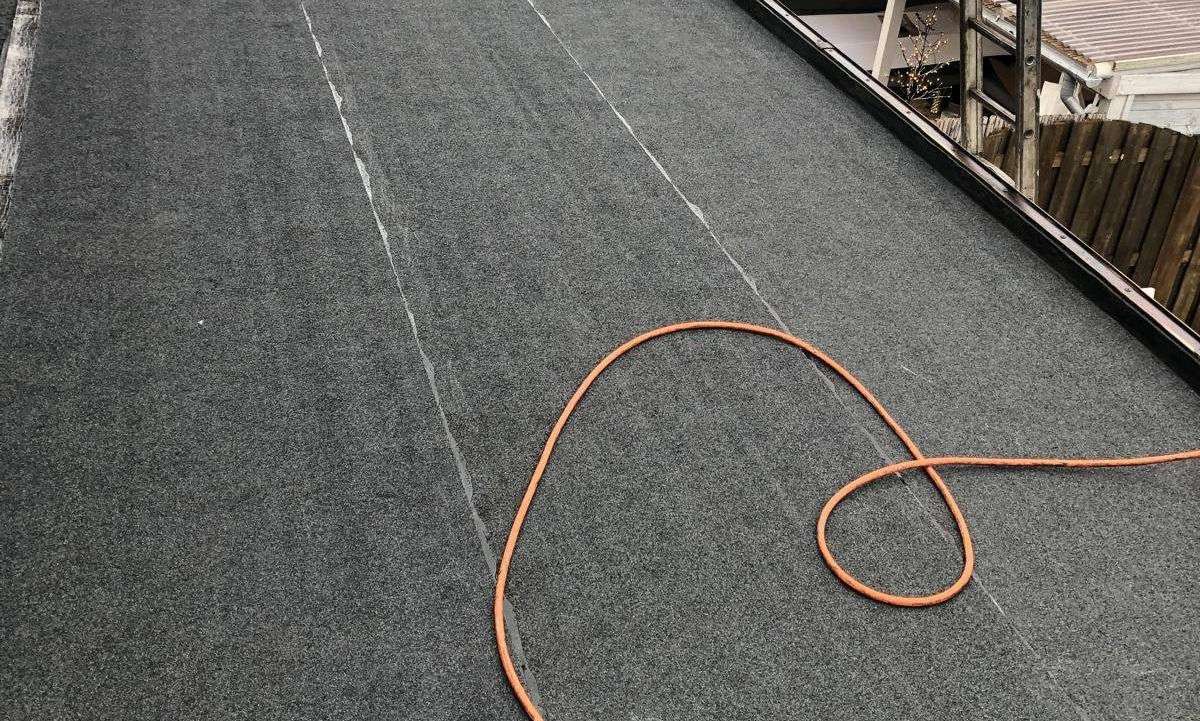 Renovatie van bitumen dak in 015